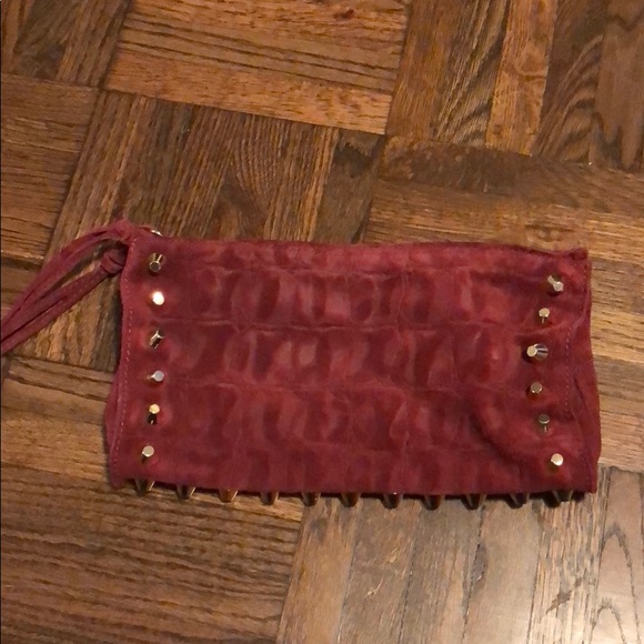 Red suede clutch with metal details - Picture 1 of 3